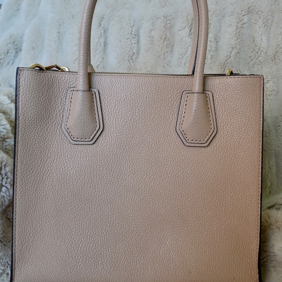 Michael Kors Mercer 2Way Handbag - Picture 4 of 14